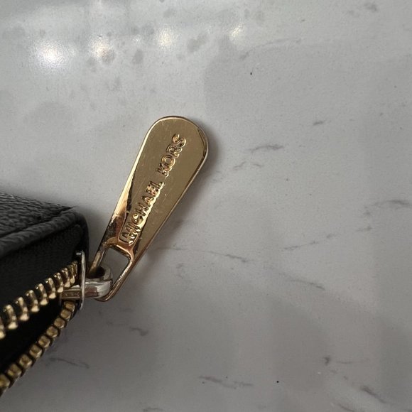 **SALE** Authentic Michael Kors large signature tote & wallet - Picture 12 of 12